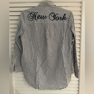 GAP Boyfriend Cut Button Down Collared Shirt. Size: M